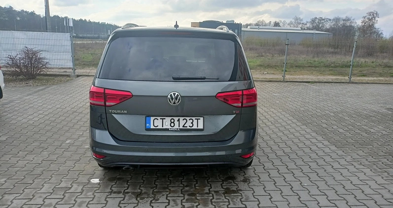 Volkswagen Touran cena 67690 przebieg: 132000, rok produkcji 2017 z Toruń małe 211